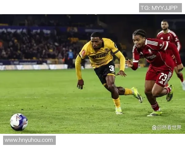 狼队错失良机利物浦门前踢飞引发球迷热议